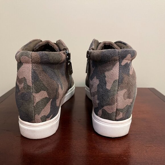 Aqua College Camouflage Suede Waterproof Sneakers SIZE 8 - Picture 6 of 8